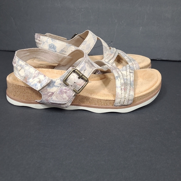 Clark’s Collection Adjustable Sandals Brynn Step SAND FLORAL Women US 9.5W - Picture 2 of 11
